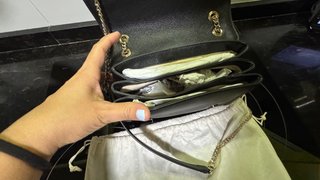 Bandolera Guess Negra