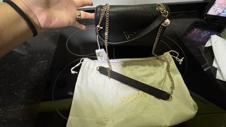 Bandolera Guess Negra