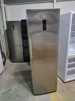 Congelador Beko plateado seminueva con garantía 1a