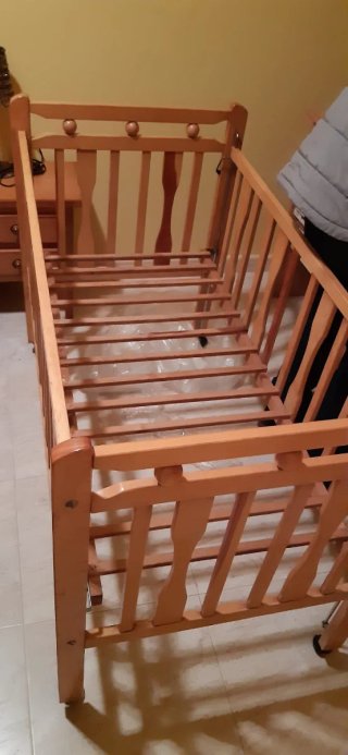 Cuna de madera