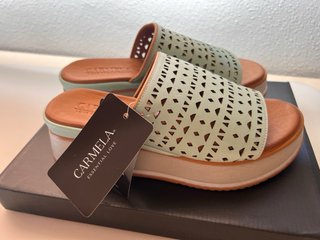 Sandalias Carmela plataforma verde