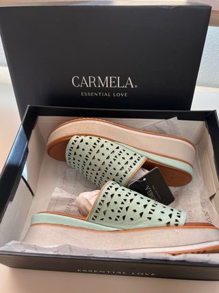 Sandalias Carmela plataforma verde