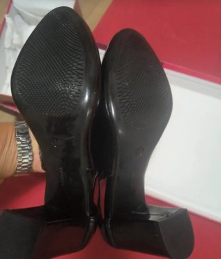 Scarpe donna Estrada tacco nero oro Mai indossatae