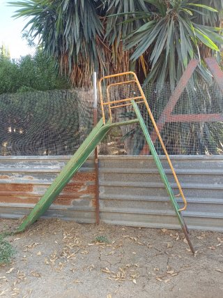 Escalera de piscina metálica