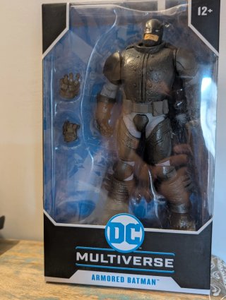 Figura Batman Blindado DC Multiverse