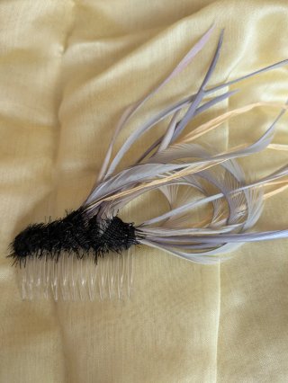 Tocado con plumas REGALO CON COMPRA DE VESTIDO