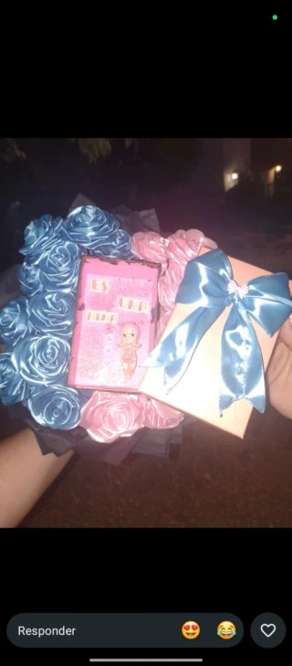 Ramo Rosas Eternas Hechas a Mano