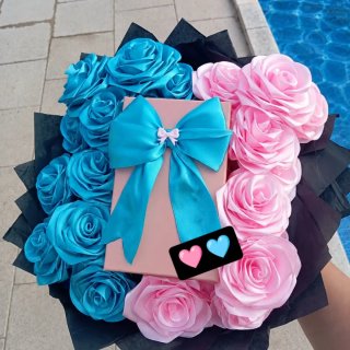 Ramo Rosas Eternas Hechas a Mano
