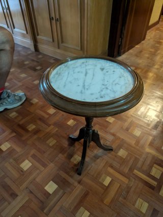 Mesa auxiliar redonda mármol y madera