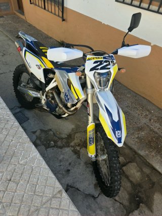 Husqvarna 350 FE Enduro Moto