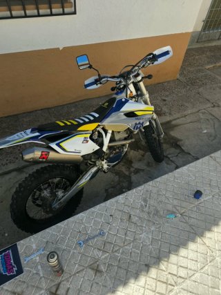 Husqvarna 350 FE Enduro Moto