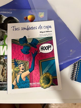 Libro castellana Tres Sombreros de copa