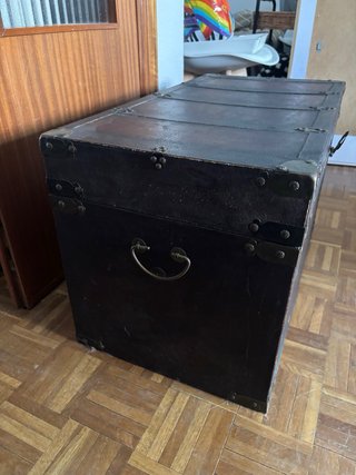 Baúl vintage de cuero y madera