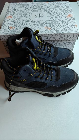 Botas niño azul y negro