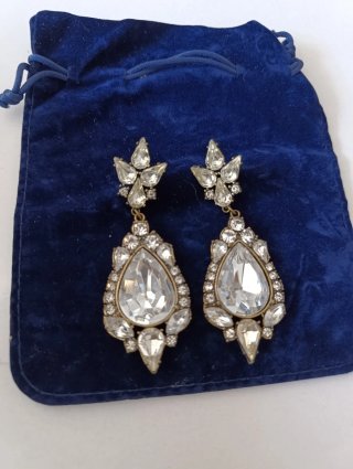 Pendientes largos con pedrería