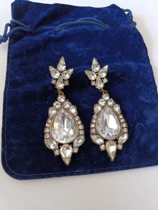 Pendientes largos con pedrería