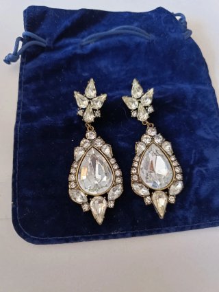 Pendientes largos con pedrería