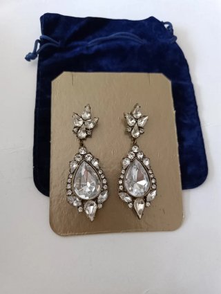 Pendientes largos con pedrería