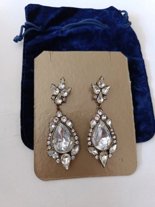 Pendientes largos con pedrería