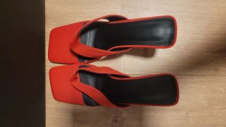Sandalias tacón tiras rojas