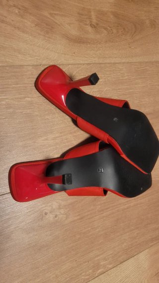 Sandalias tacón tiras rojas