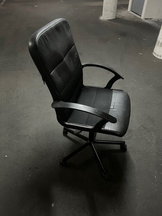 Silla de oficina negra