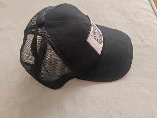 Gorra Trucker Lobo Bordado Negra