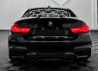 BMW M4 FULL BLACK