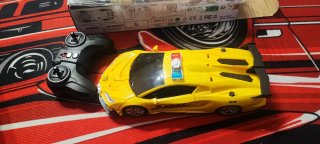 Coche Robot Policía RC Amarillo
