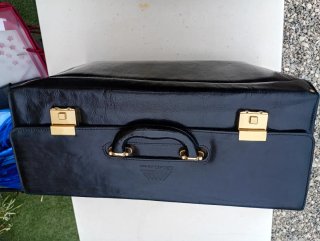 Maletín de piel negro