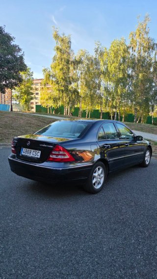 Mercedes-Benz Clase C 2004