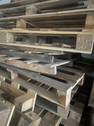 se regalan paleta de madera