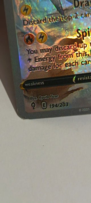 Carta Pokémon Rayquaza V 194/203