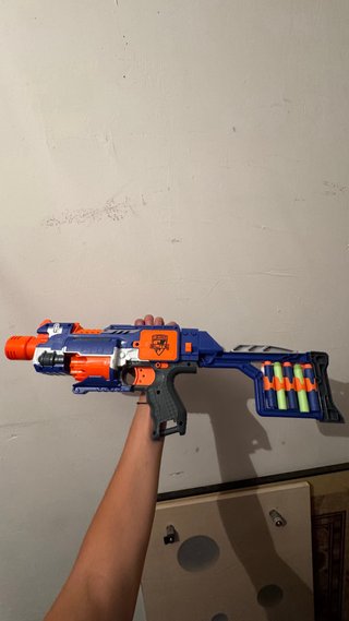 Pistola Nerf Azul y Naranja