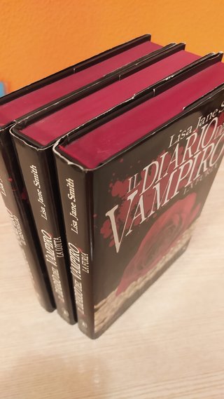 Libro La saga - Il diario del Vampiro.