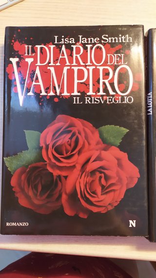Libro La saga - Il diario del Vampiro.