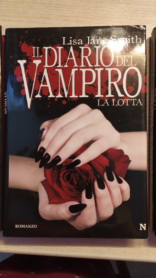 Libro La saga - Il diario del Vampiro.