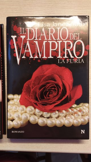 Libro La saga - Il diario del Vampiro.