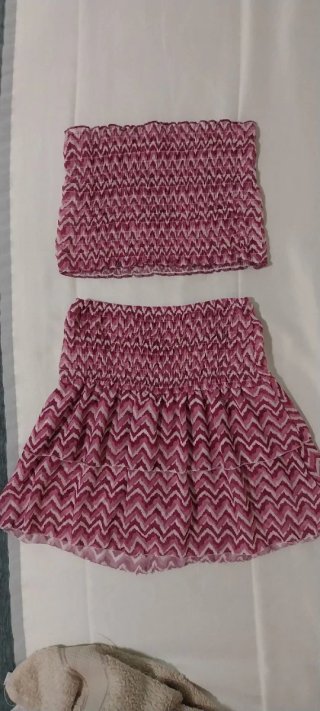 Conjunto top y falda, equivale talla 12/13