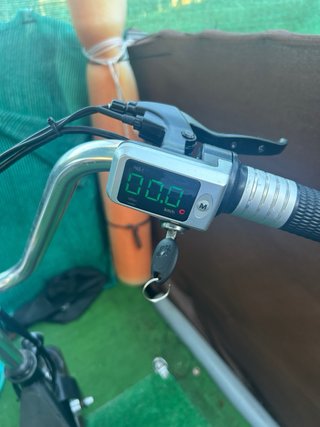 Moto Eléctrica Scooter Pioneer Negra