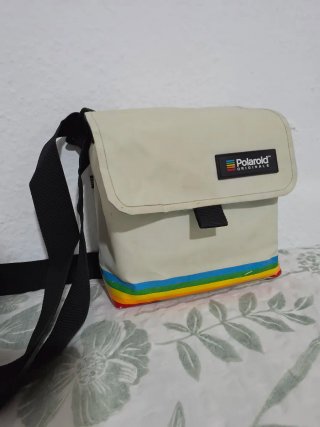 Cámara Polaroid Now + Carrete Golden + Bolsa
