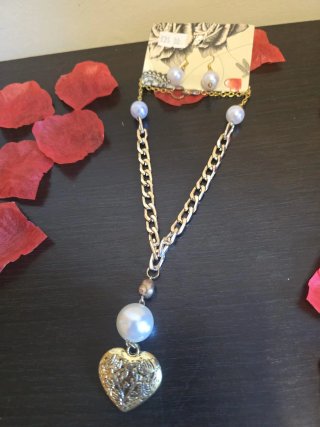 Pendientes y collar dorado corazón y perla.NUEVO