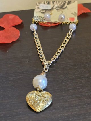 Pendientes y collar dorado corazón y perla.NUEVO