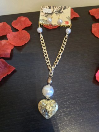Pendientes y collar dorado corazón y perla.NUEVO