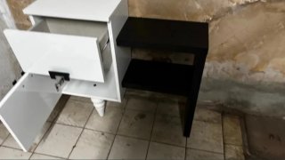 Mueble blanco y negro