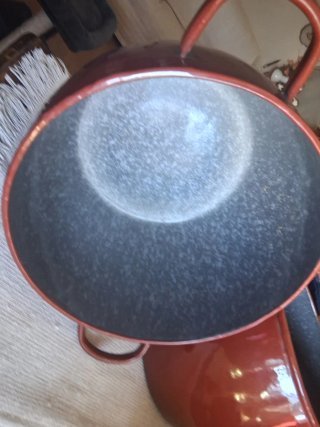 Ollas vintage metálicas rojas