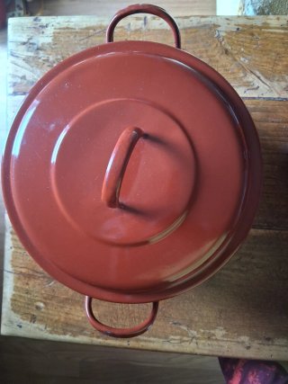 Ollas vintage metálicas rojas