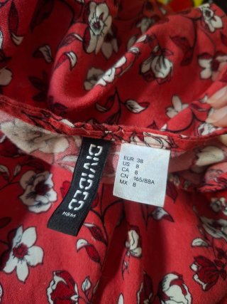 Vestido floral rojo H&M Divided talla 38 M