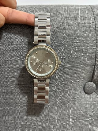 Reloj Dorado y Plateado