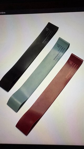 Bandas de resistencia y mancuernas